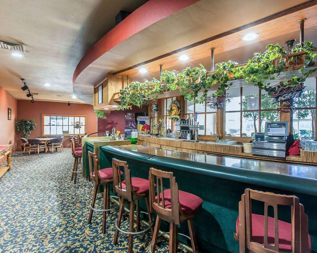 Days Inn By Wyndham Stockton Restoran gambar